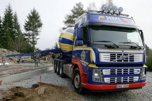 Volvo FM12 420 8x4 Rigid Globetrotter Cab with Mixer Body 2001 года